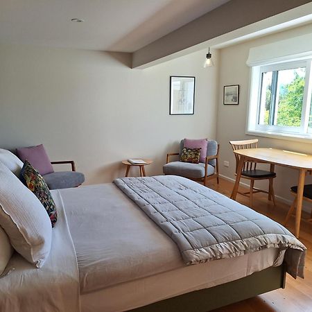 Kowhai Studio -Private Opposite Golf Course In Central ワナカ エクステリア 写真